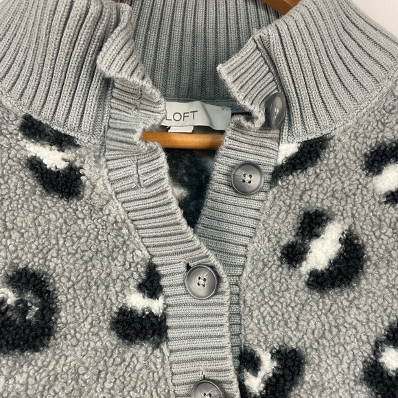 Loft heavy puller over gray sweater, leopard print, womens size XS. - Picture 5 of 5
